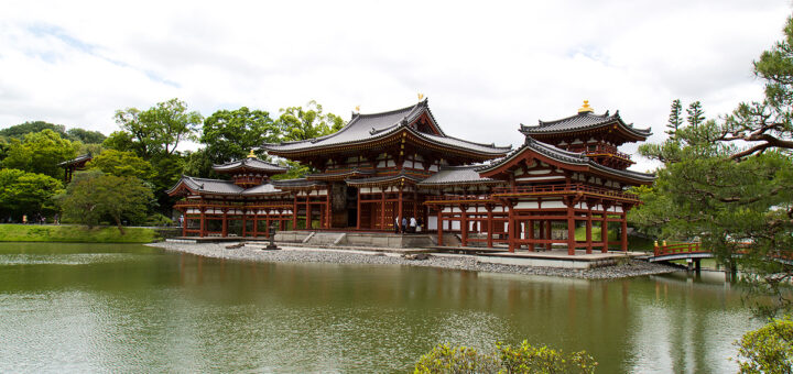 Der Byodo-in von der Seite.