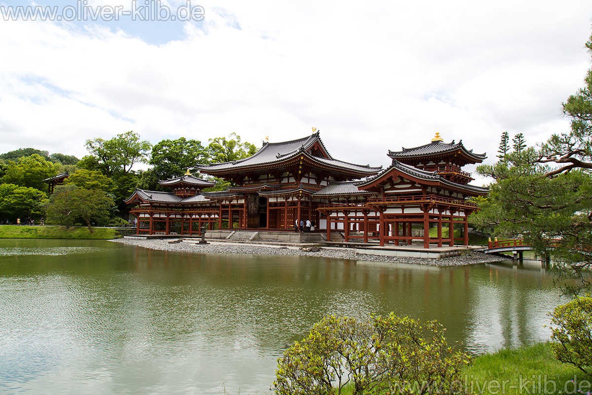 Der Byodo-in von der Seite.