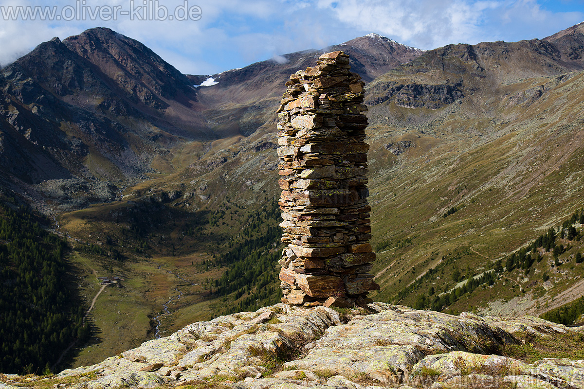 Im Tal zu sehen: Die Hintere Flatschbergalm (2.110m).