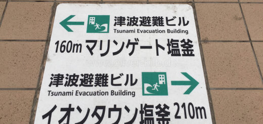 Tsunami Evacuation Area - in diese Richtung.